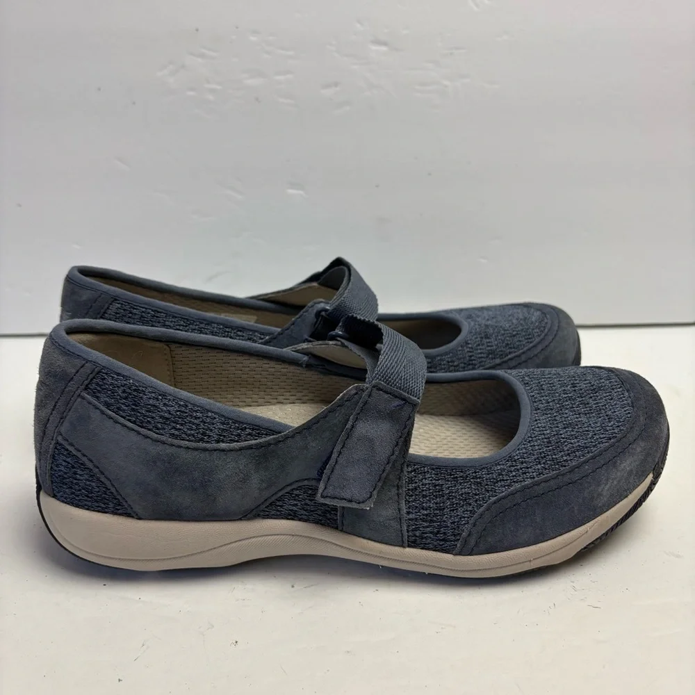 Dansko Blue Hennie and Cream Mary Jane Flats Size 39 8.5 9